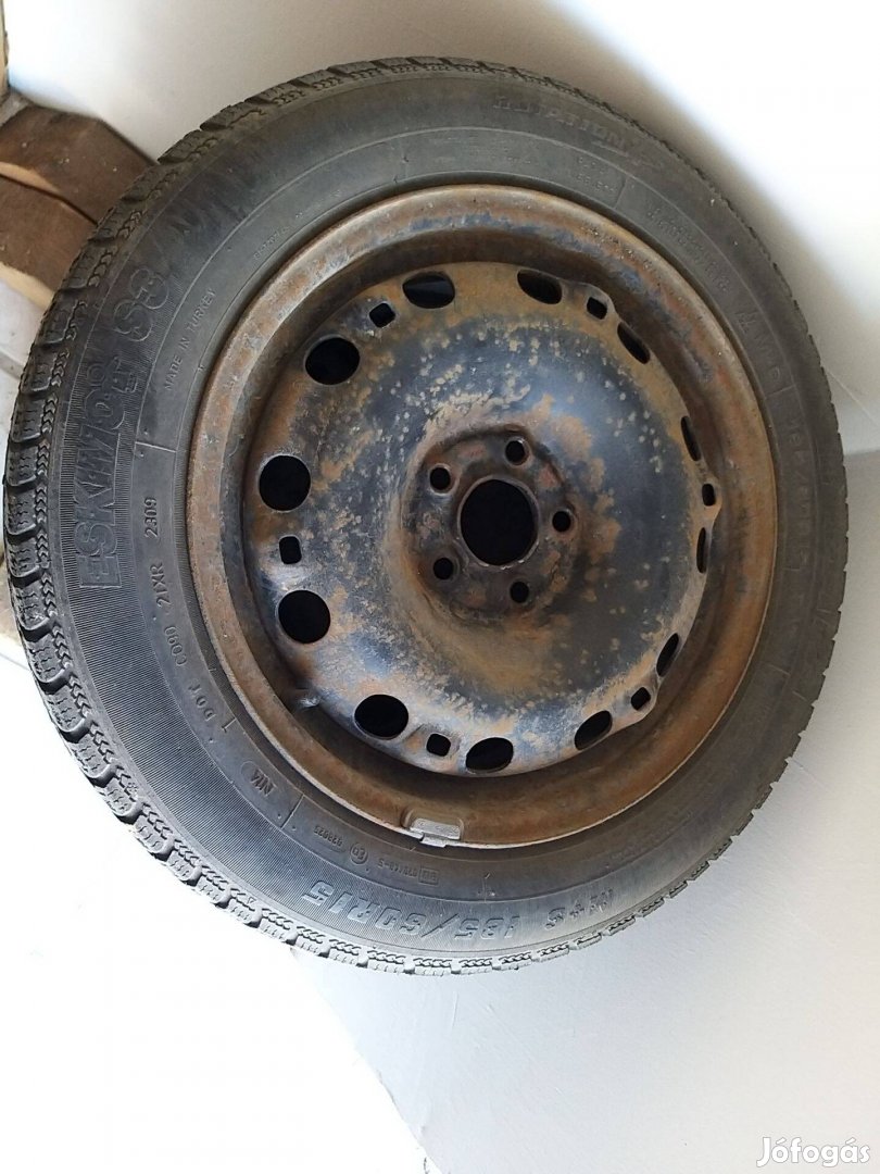 Eladó Sava márkájú téli gumi garnitúra acél felnire szerelve