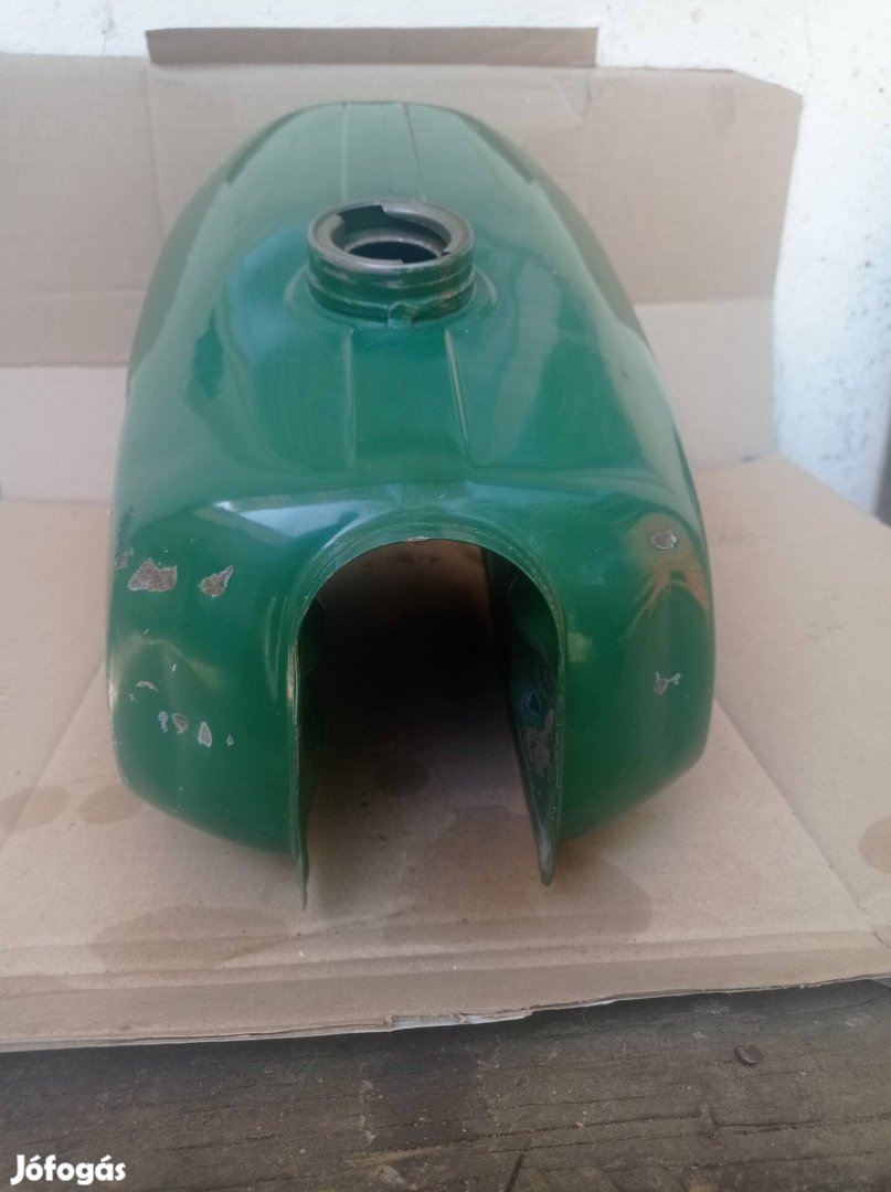 Eladó Simson gyári fenyezesű tank