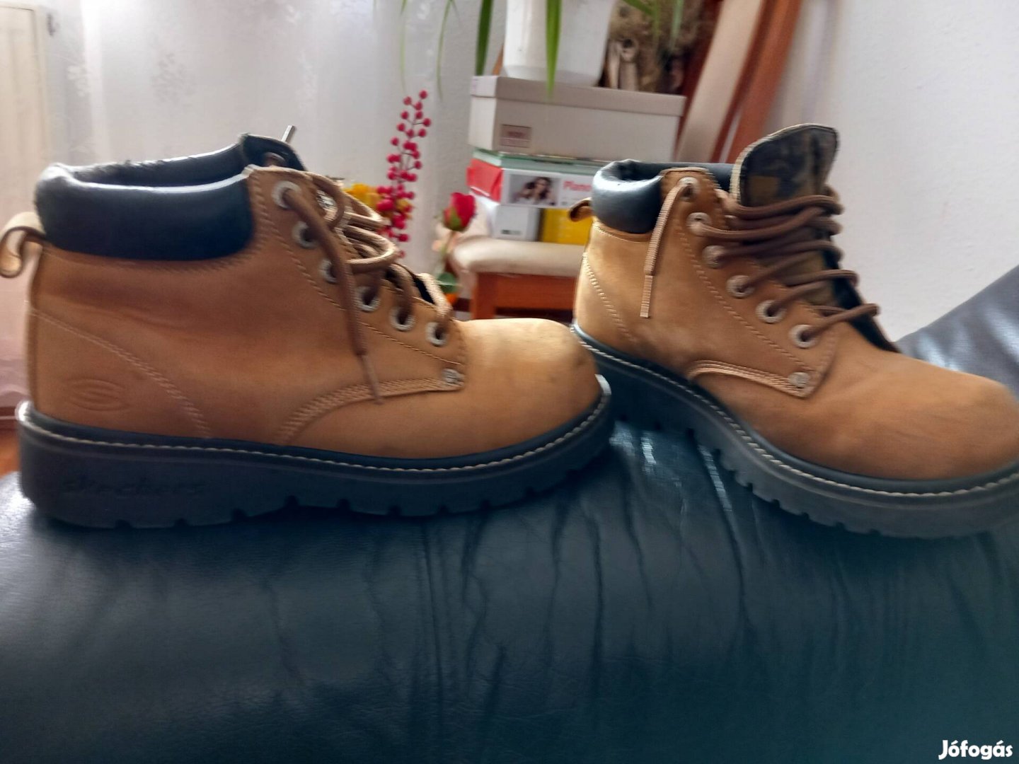Eladó Skechers bakancs