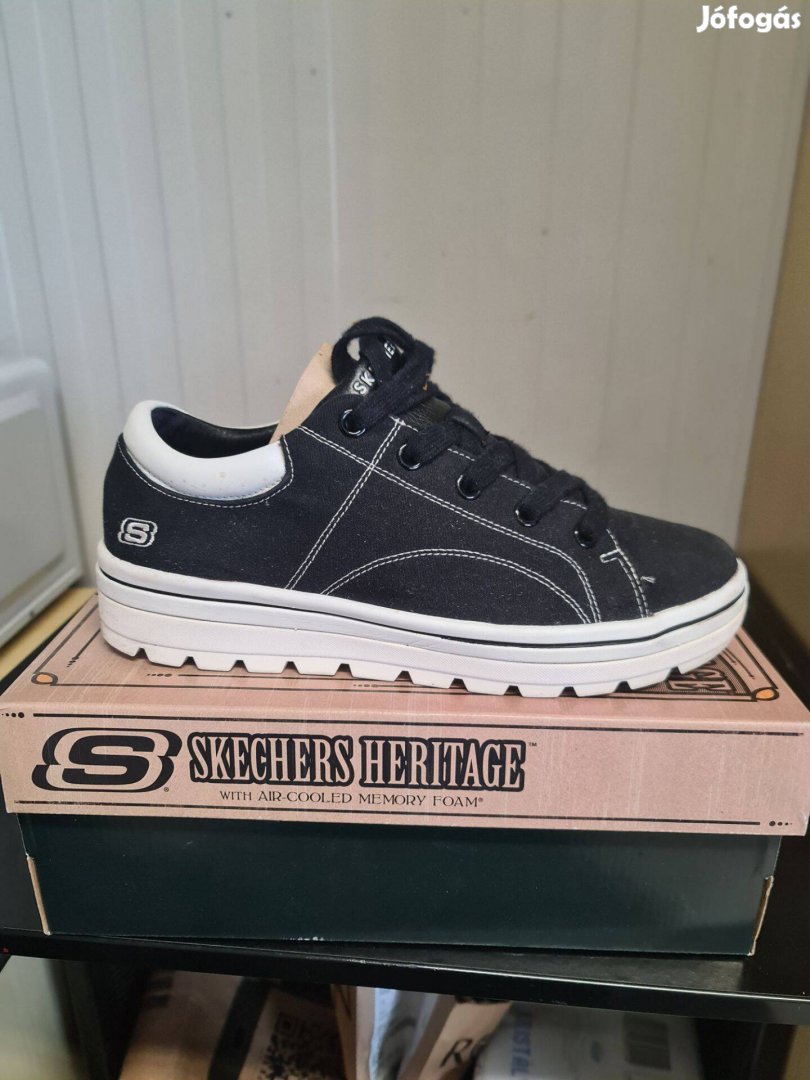 Eladó Skechers cipők női