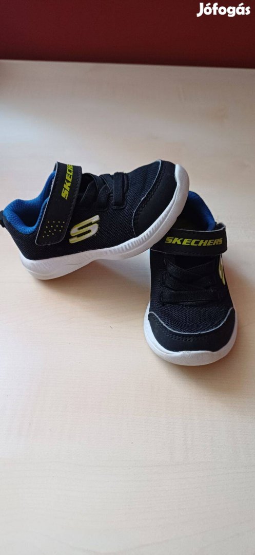 Eladó Skechers kisfiú cipő