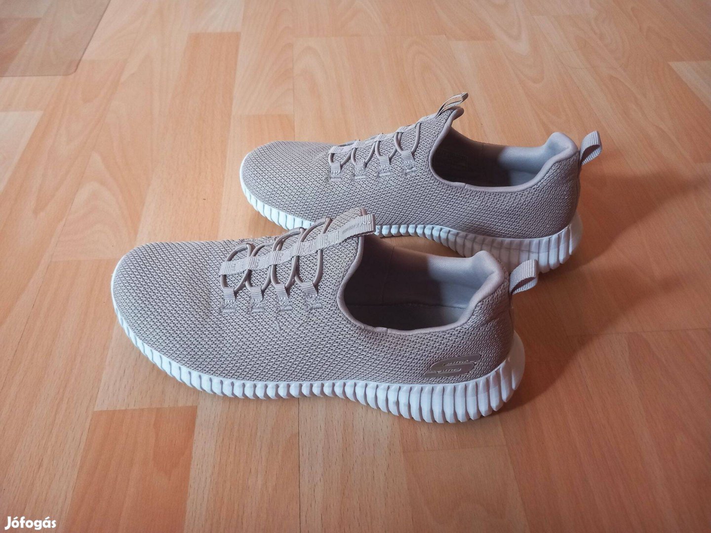 Eladó Skechers női cipő, 39-es méret