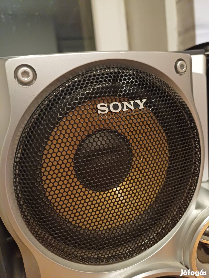 Eladó Sony hifi-rendszer, erősítő új állapotú hangfalakkal.