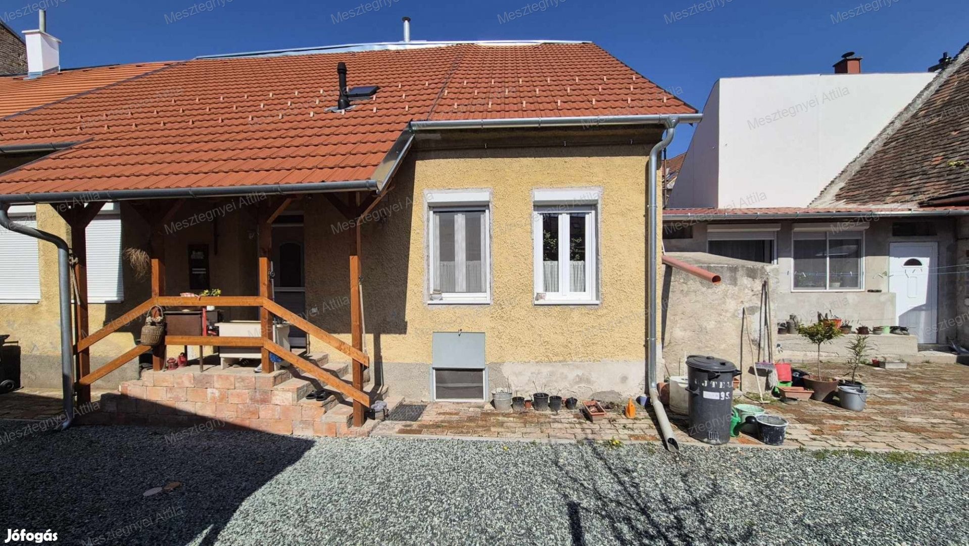 Eladó Sopron belvárosához közel, magasföldszinti tégla lakás!