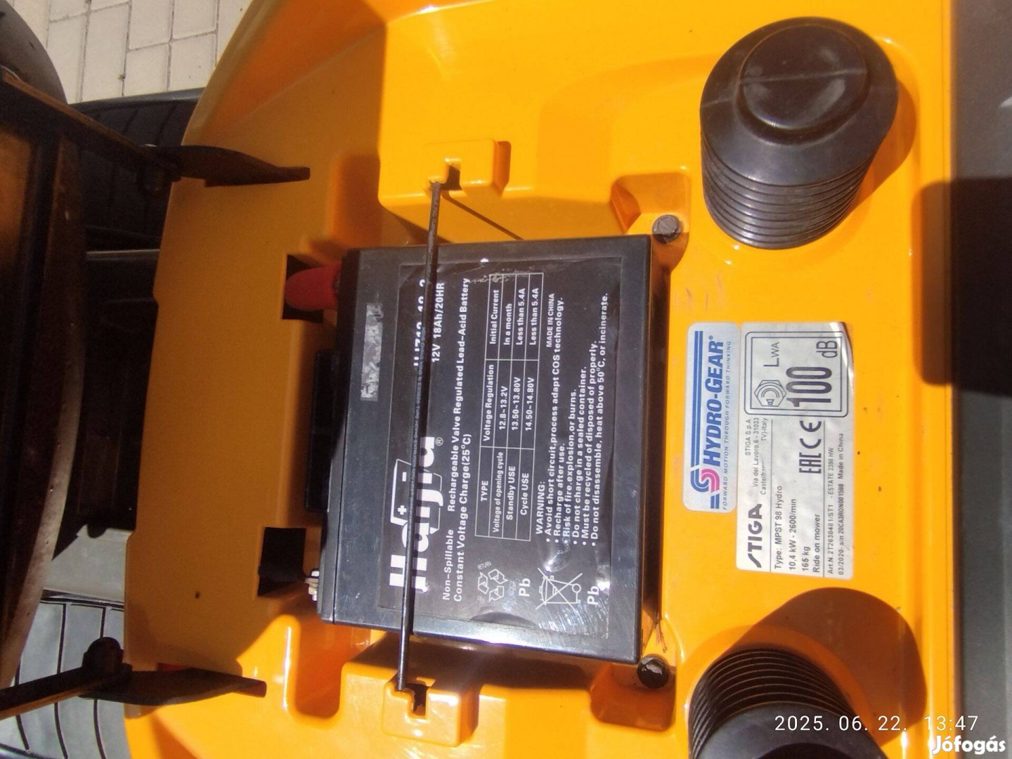 Eladó Stiga Estate 2398 HW típusú fűnyíró traktor