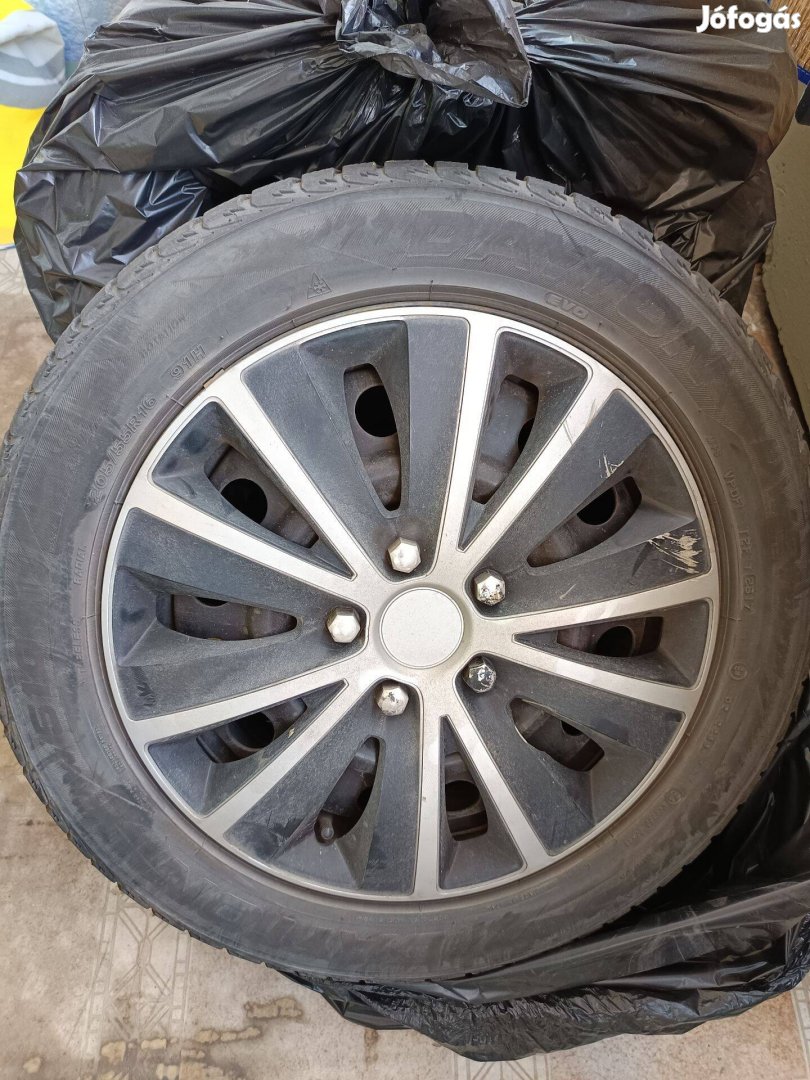 Eladó Suzuki SX4 lemez felni szett téli gumival