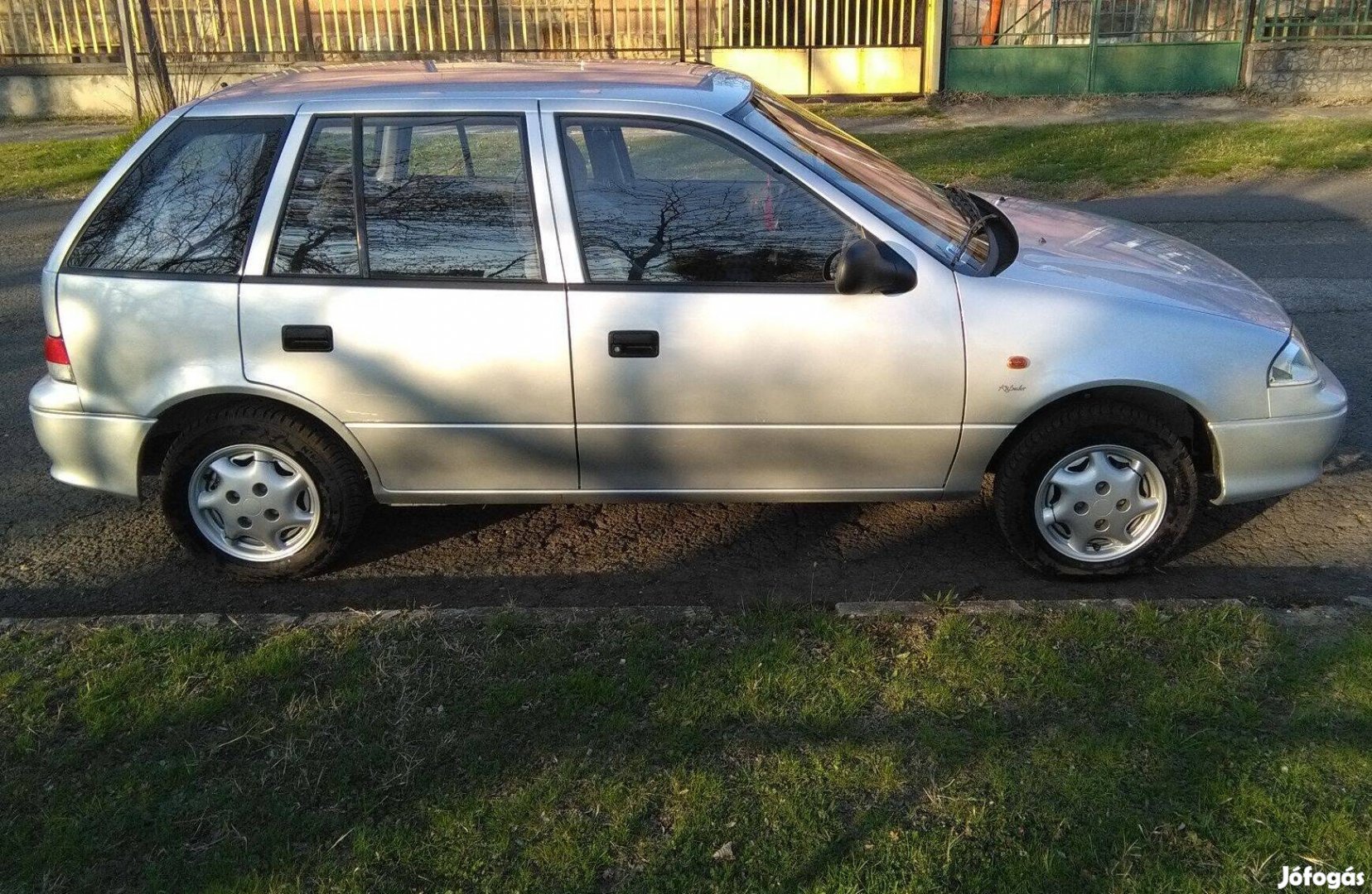 Eladó Suzuki Swift 1.0 GL Újszerű állapotban valós 54000Km