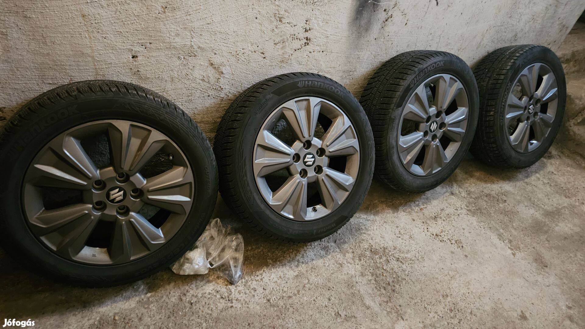 Eladó Suzuki gyári alufelni téli gumival