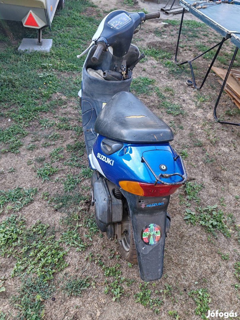 Eladó Suzuki robogó 