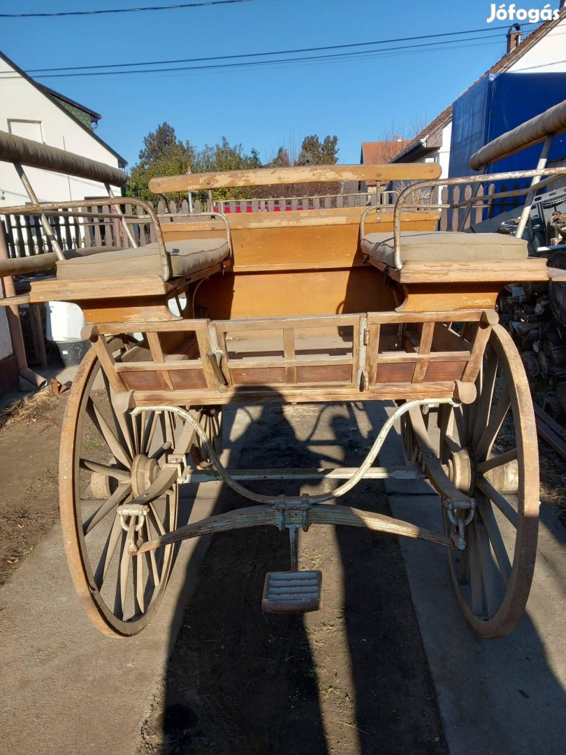 Eladó Svájci Hintó Eredeti állapotban!