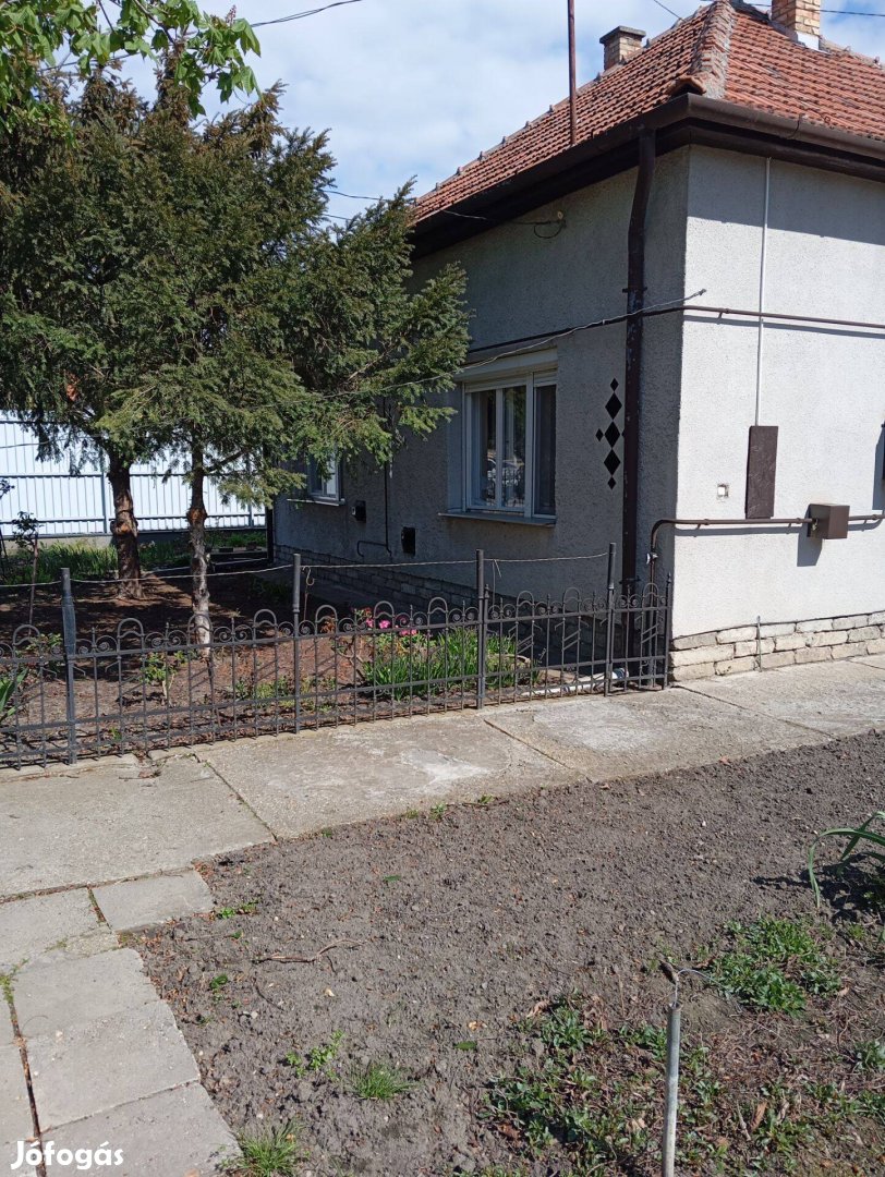 Eladó Szeged-baktói magánház