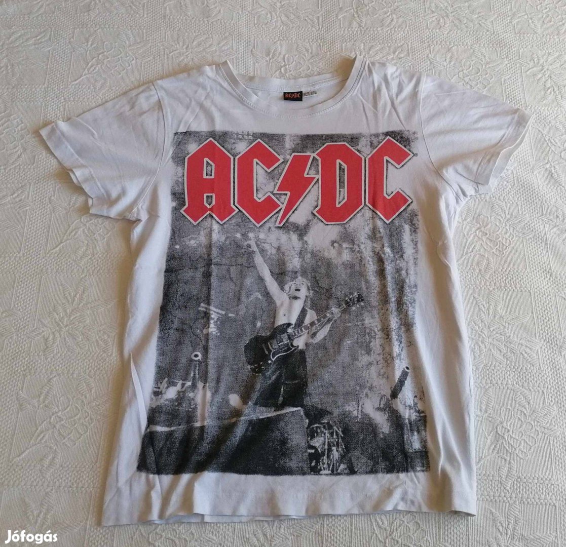 Eladó Szép Állapotú Hivatalos AC/DC Fehér Színű Férfi Póló (M méret)