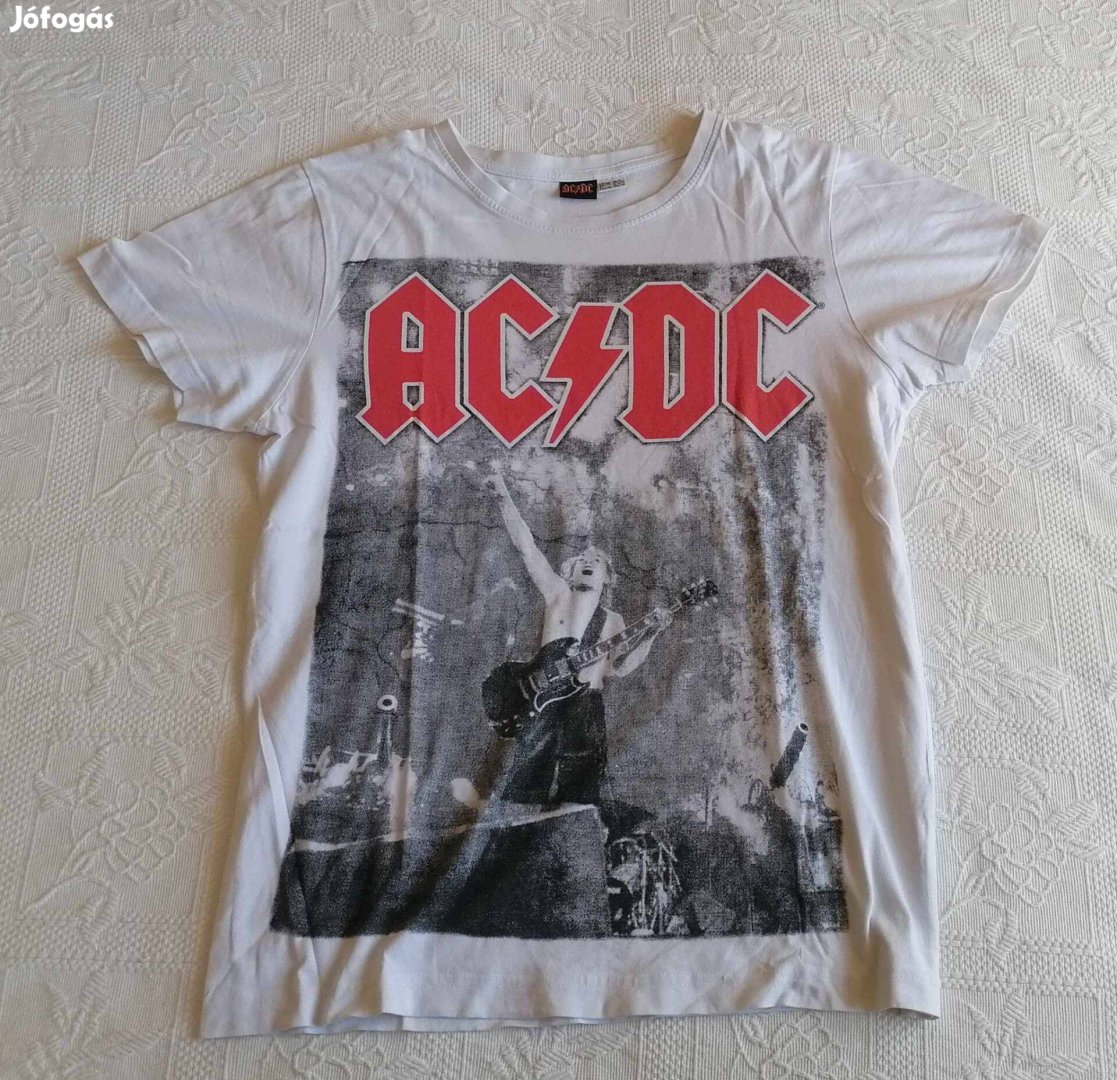 Eladó Szép Állapotú Hivatalos AC/DC Fehér Színű Férfi Póló (M méret)