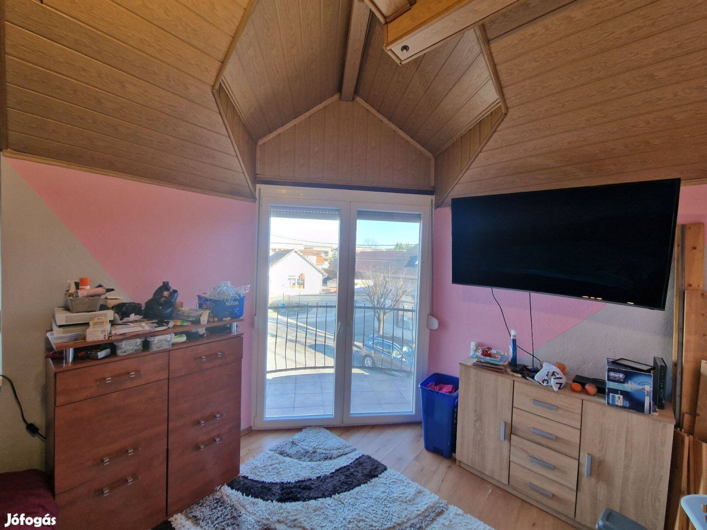 Eladó Szigetszentmiklós központjában belső két szintes, 3