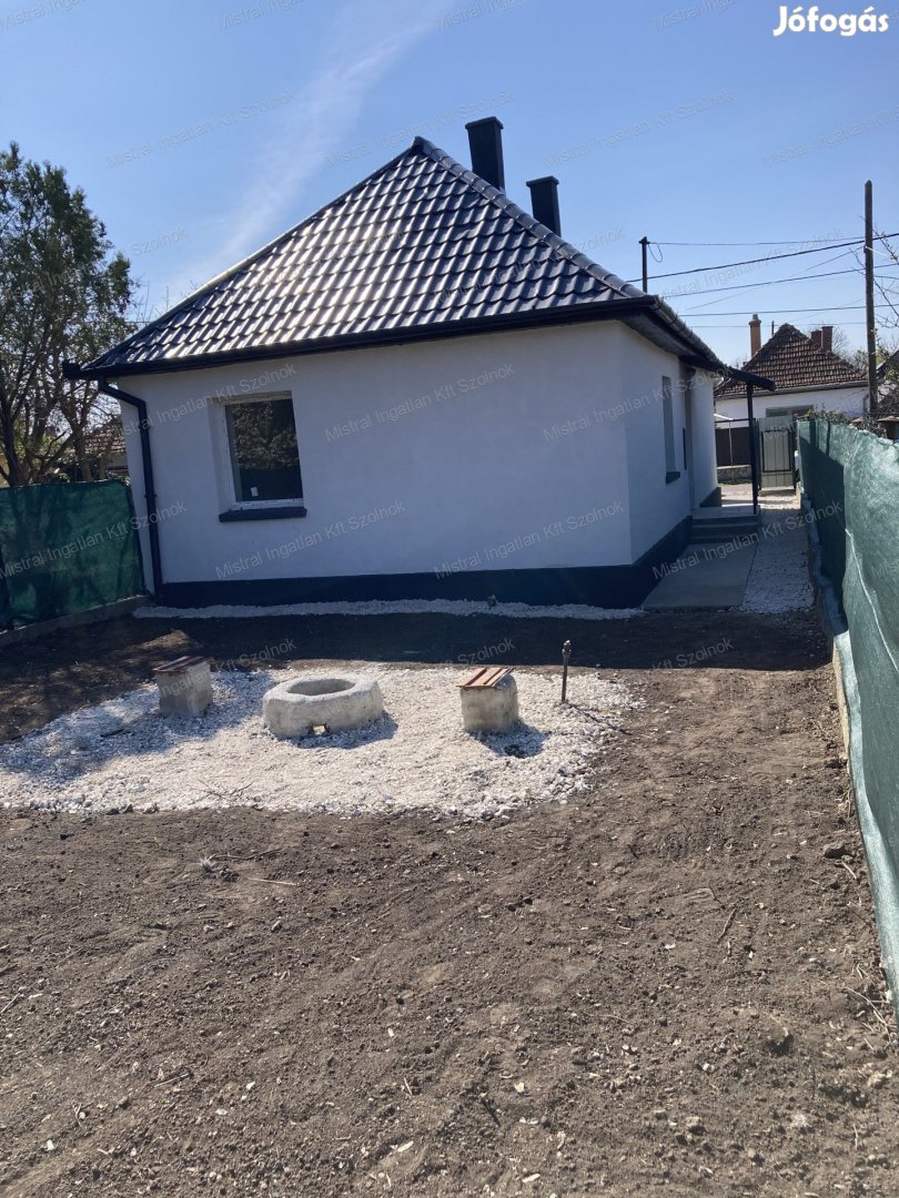 Eladó Szolnok Alcsi városrészben egy 2 szobás családi ház