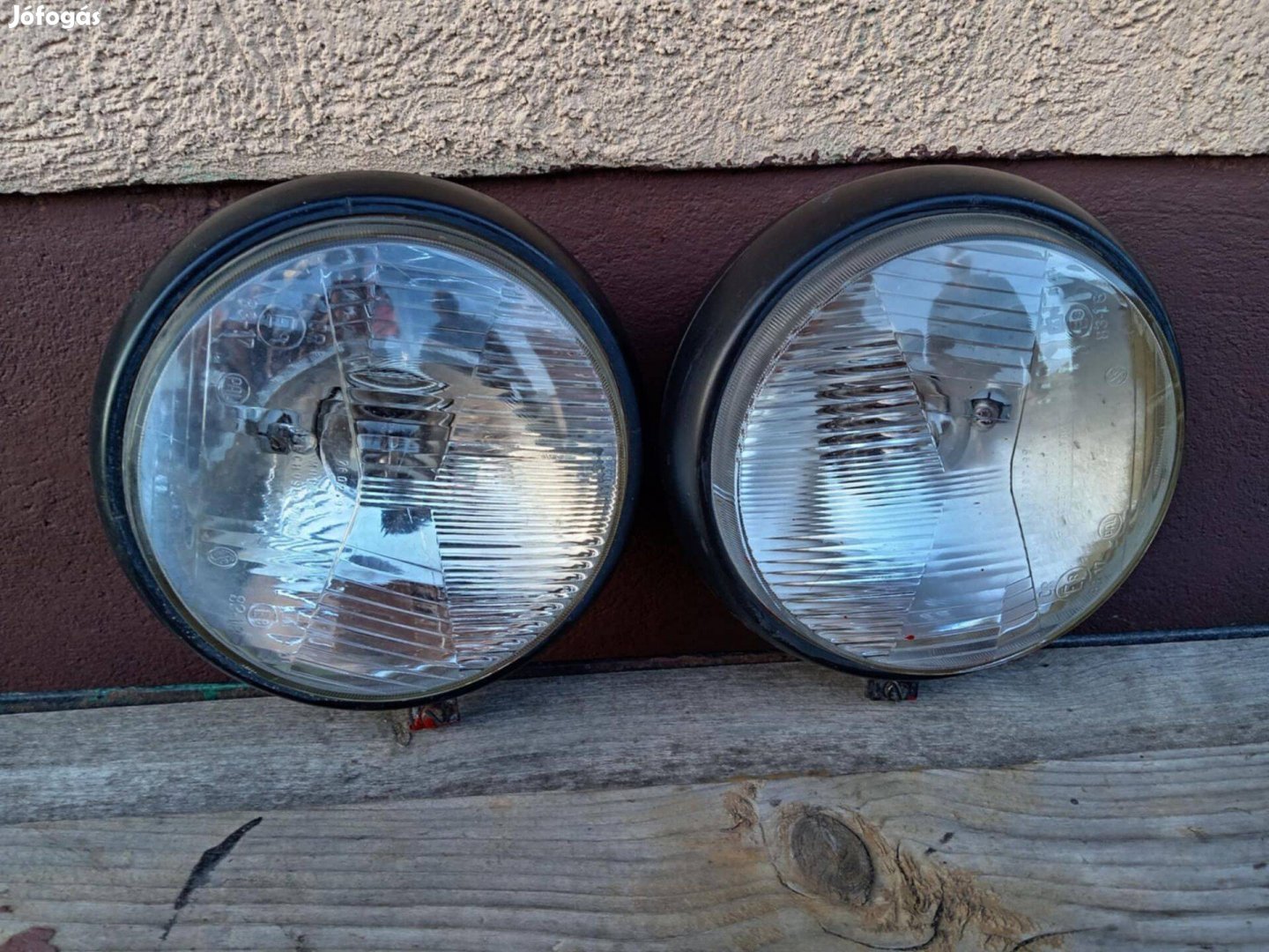 Eladó T25 ös lámpák