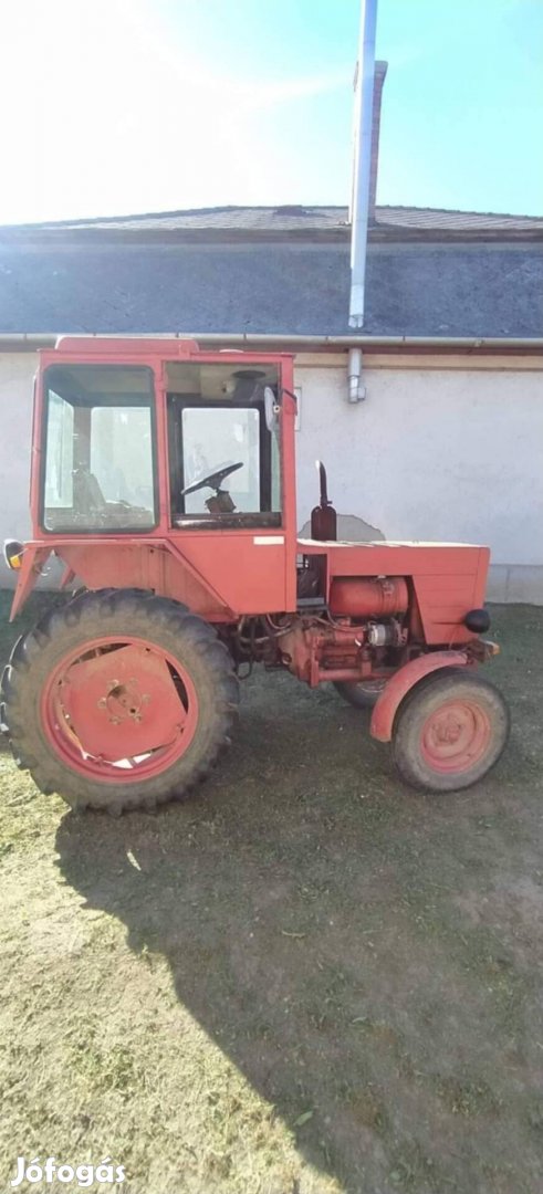 Eladó T25 traktor 