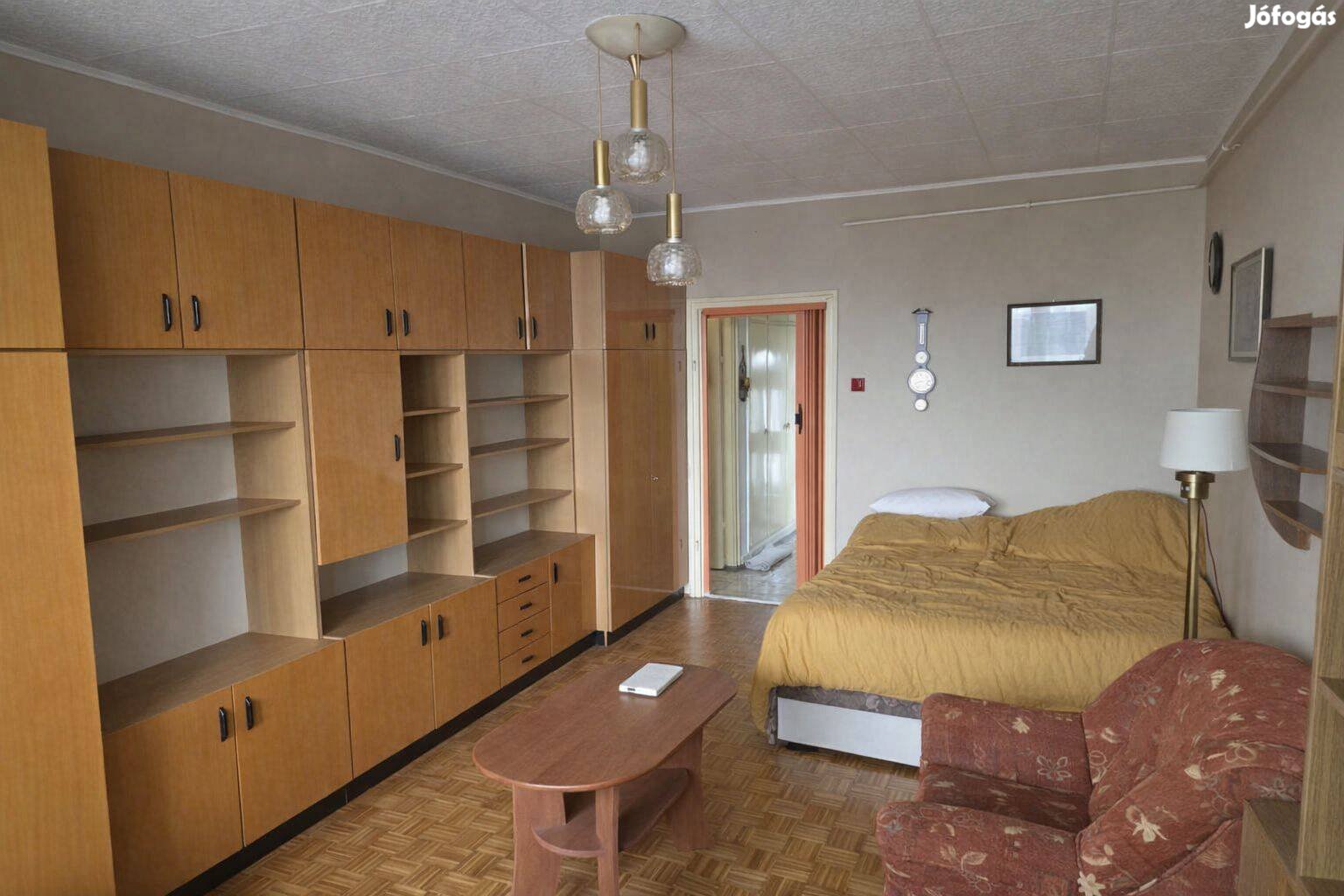 Eladó Tapolca városközpontjában egy 52 m2-es, 4. emeleti,