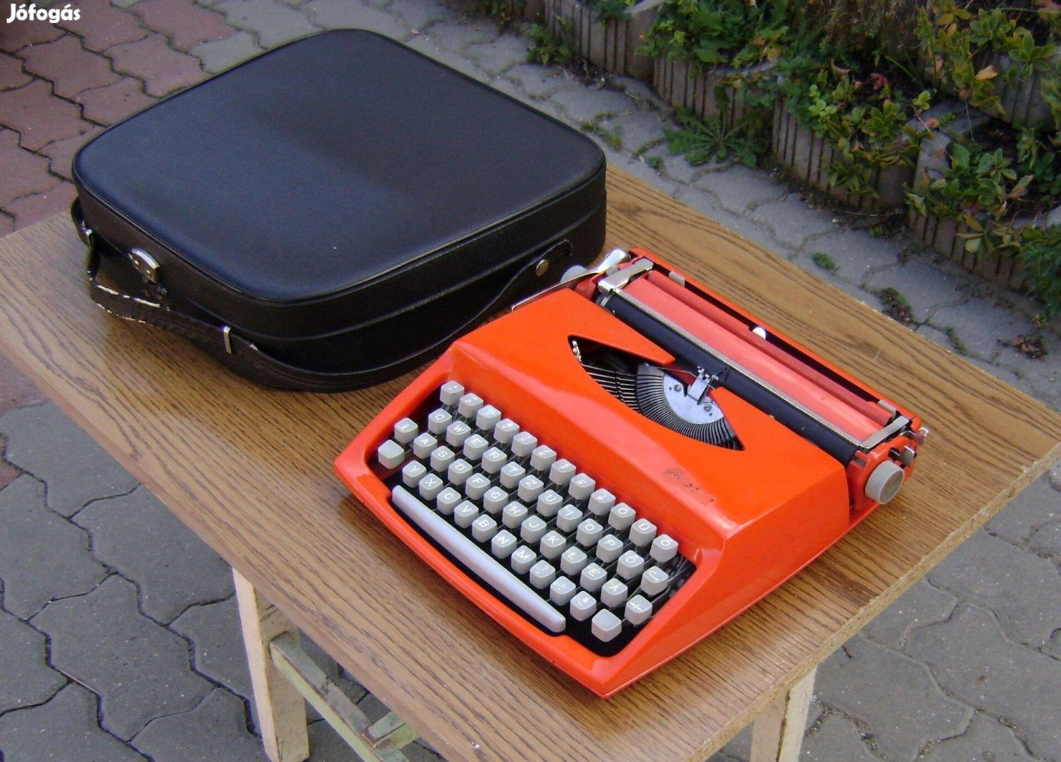 Eladó Táskaírógép