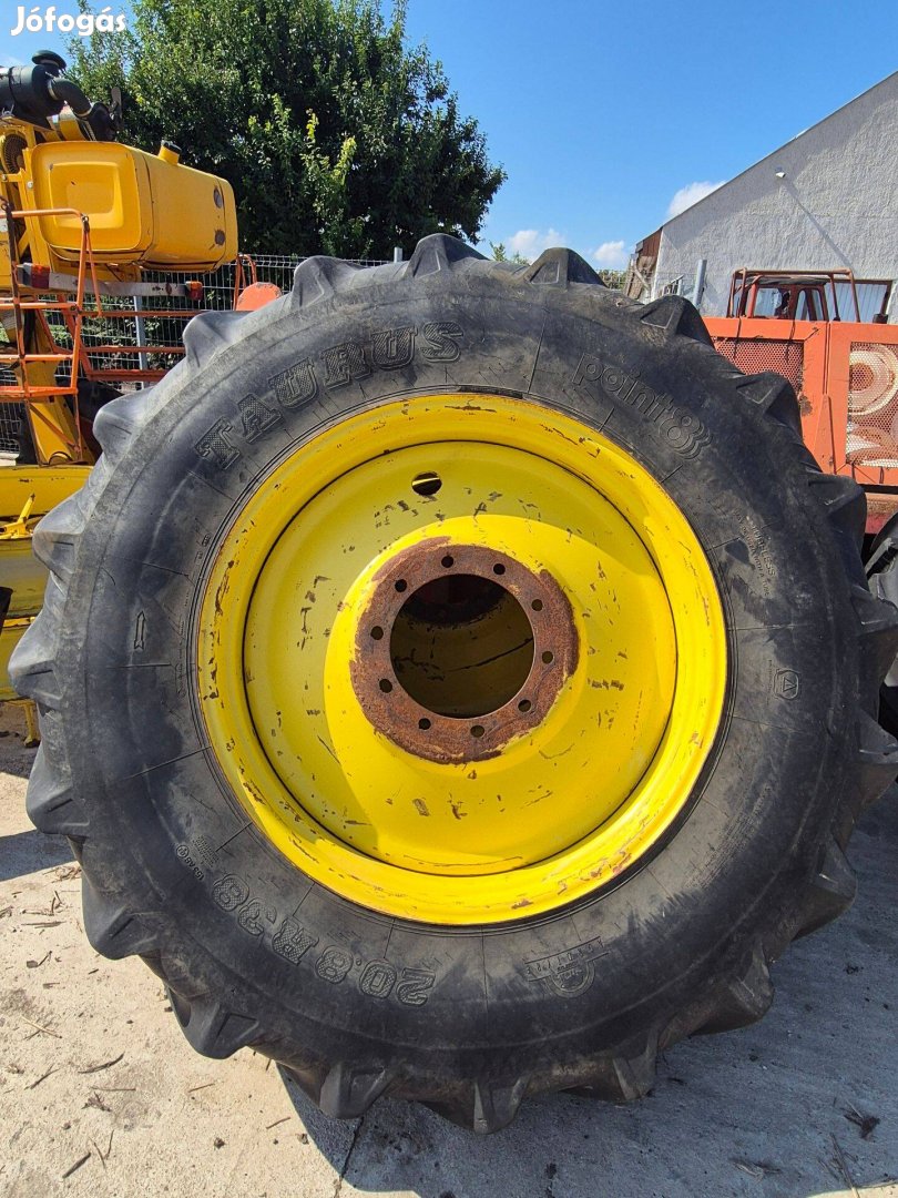 Eladó Taurus szerelt kerék 20.8 R 38