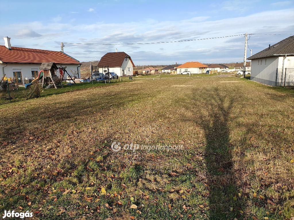 Eladó Telek, Győrság