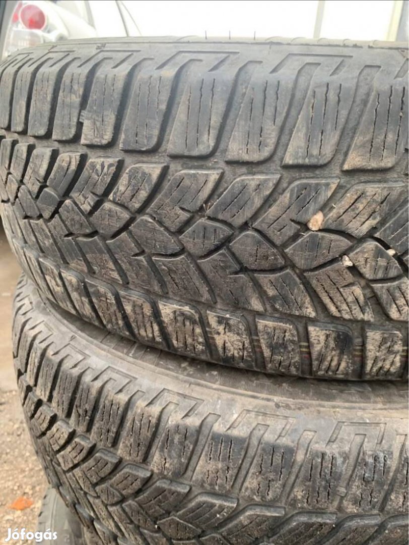 Eladó Teljes téli gumiszett 205/60/R16