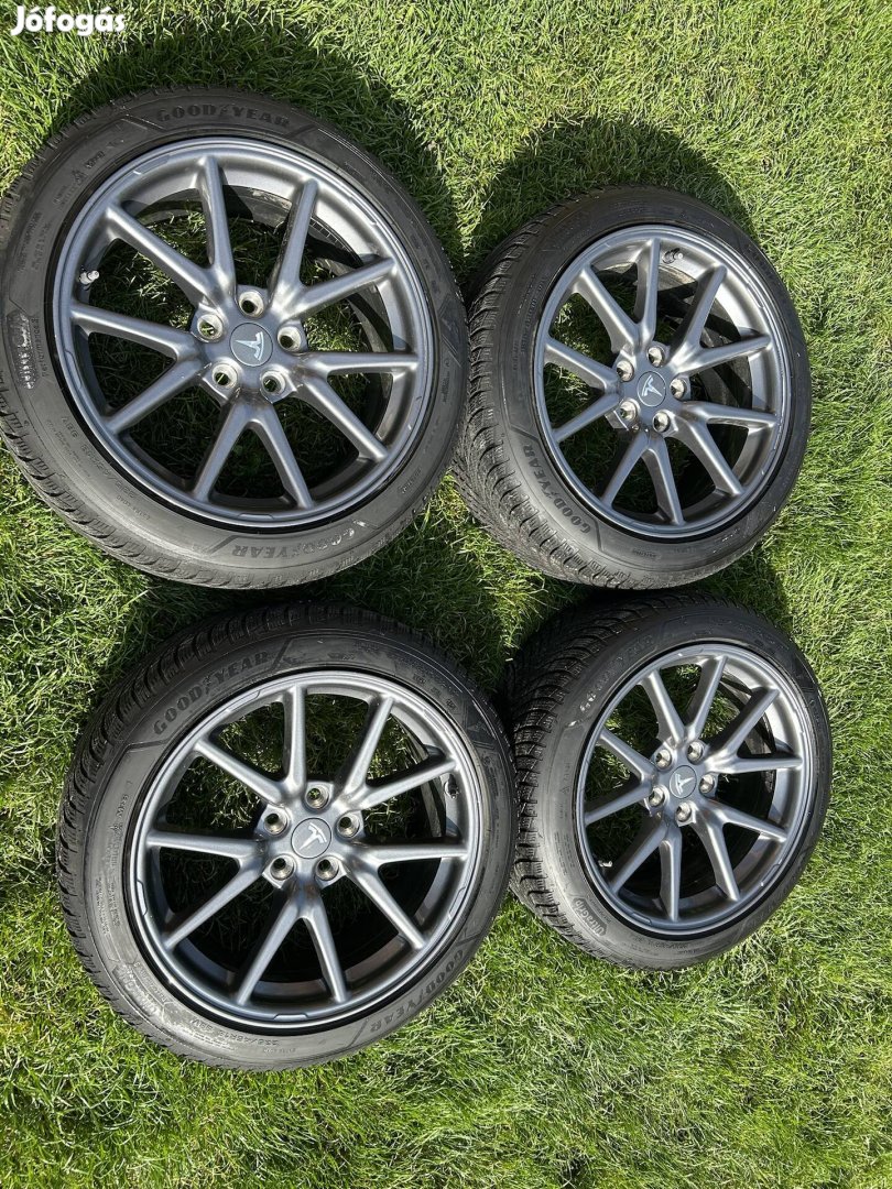 Eladó Tesla Model3 Fl télikerék garnitúra 