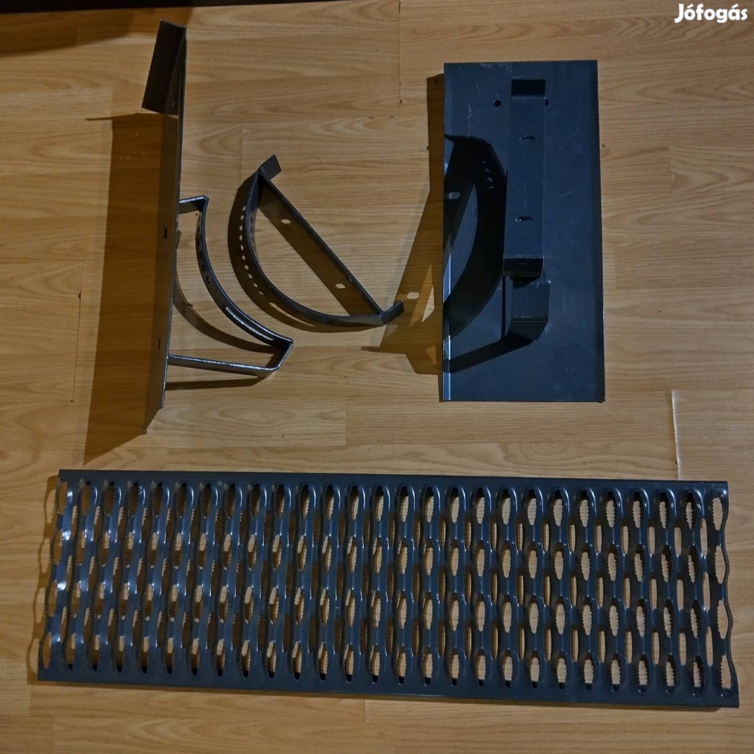 Eladó Tetőkilépő, Nem Volt Beépítve