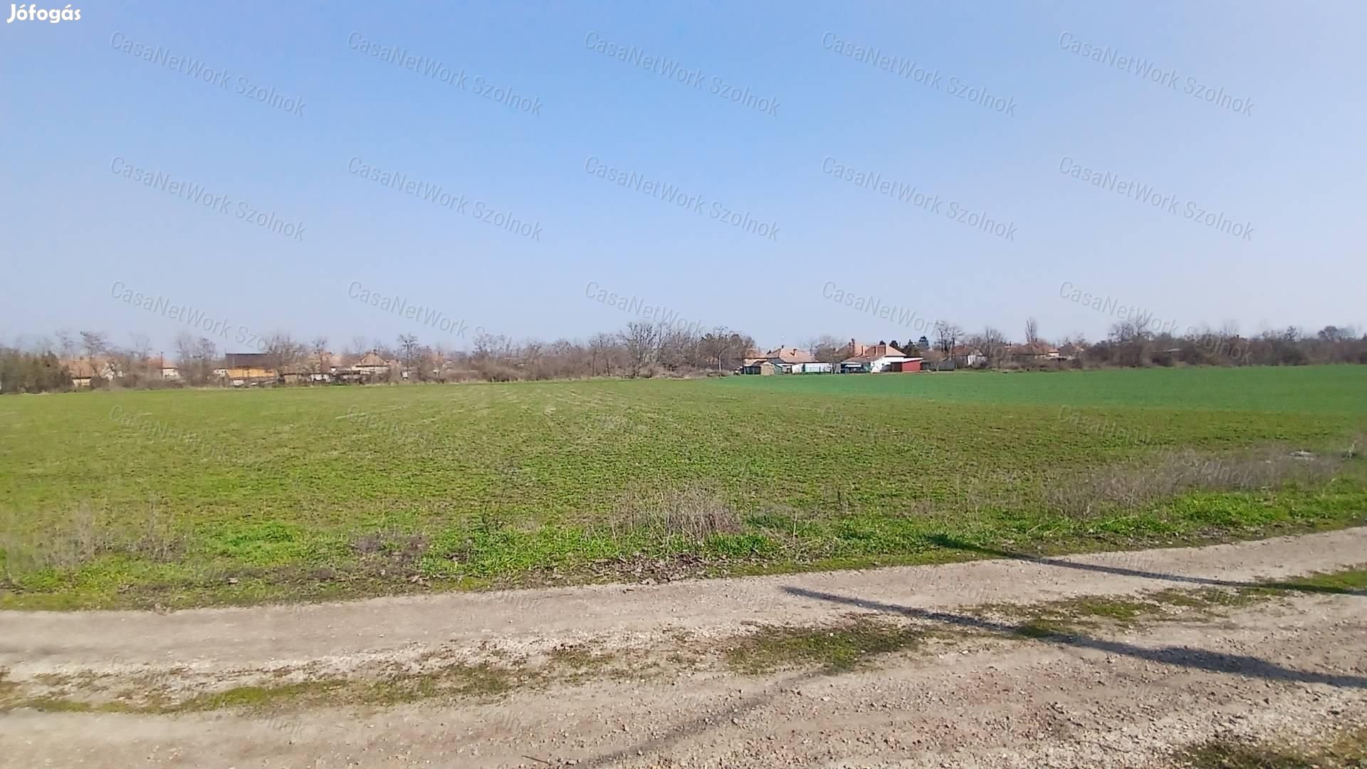 Eladó Tiszaföldváron egy 3682 m2-es építési telek.