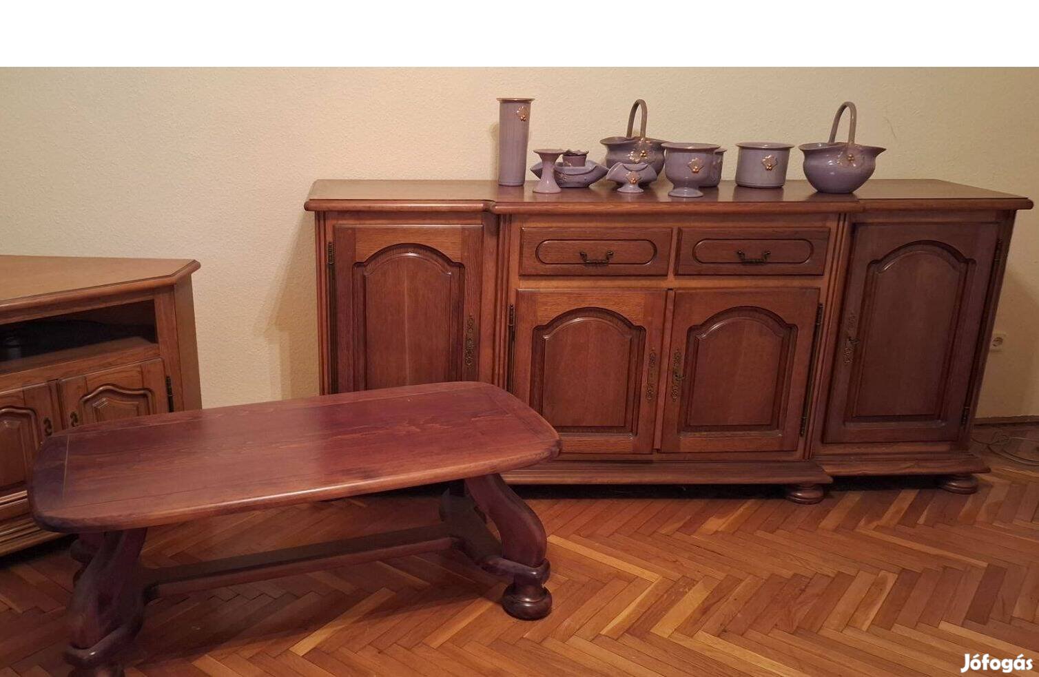 Eladó Tölgyfa garnitúra, komód, TV szekrény, asztal, egyben