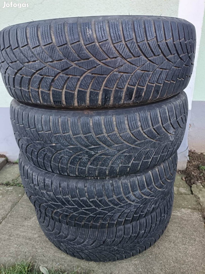 Eladó Toyo Tires 225/65R17 106H Téli garnitúra