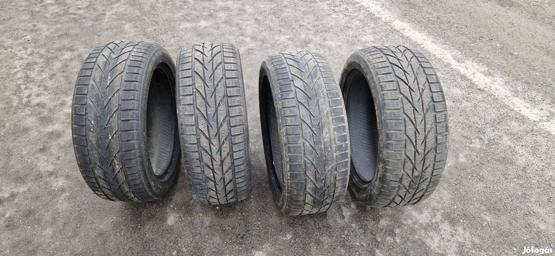 Eladó Toyo téli gumik 225/50R17