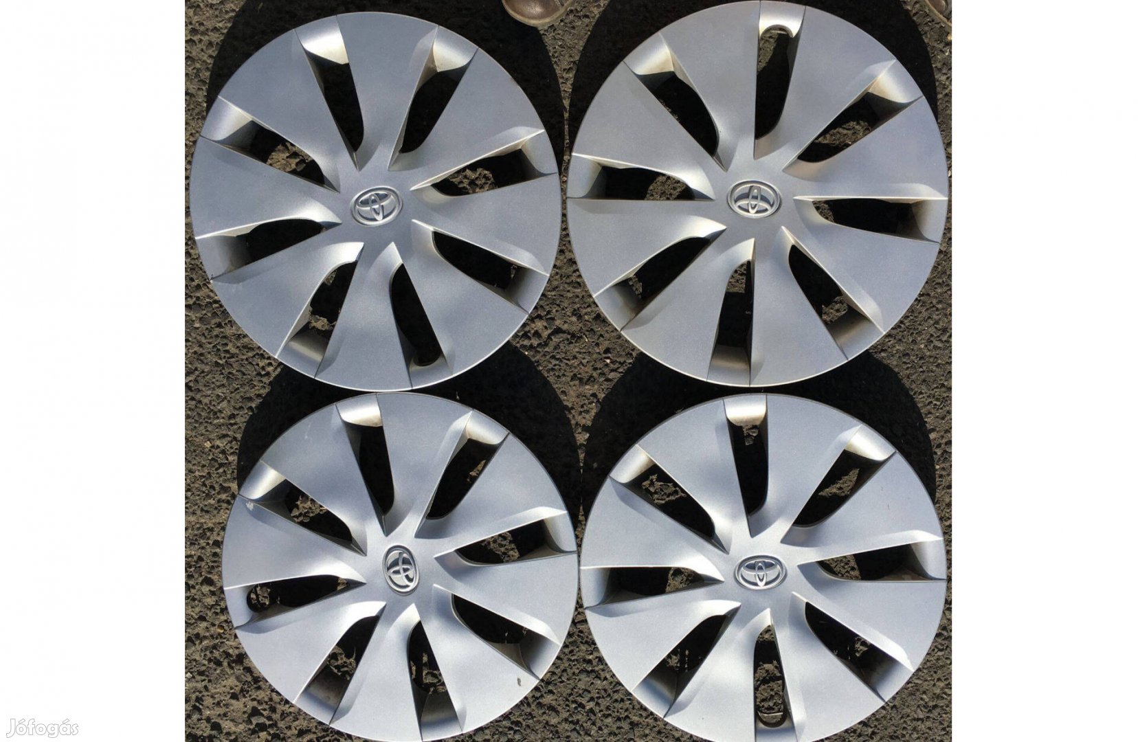 Eladó Toyota 15" dísztárcsa 15 coll méret gyári szett 4db