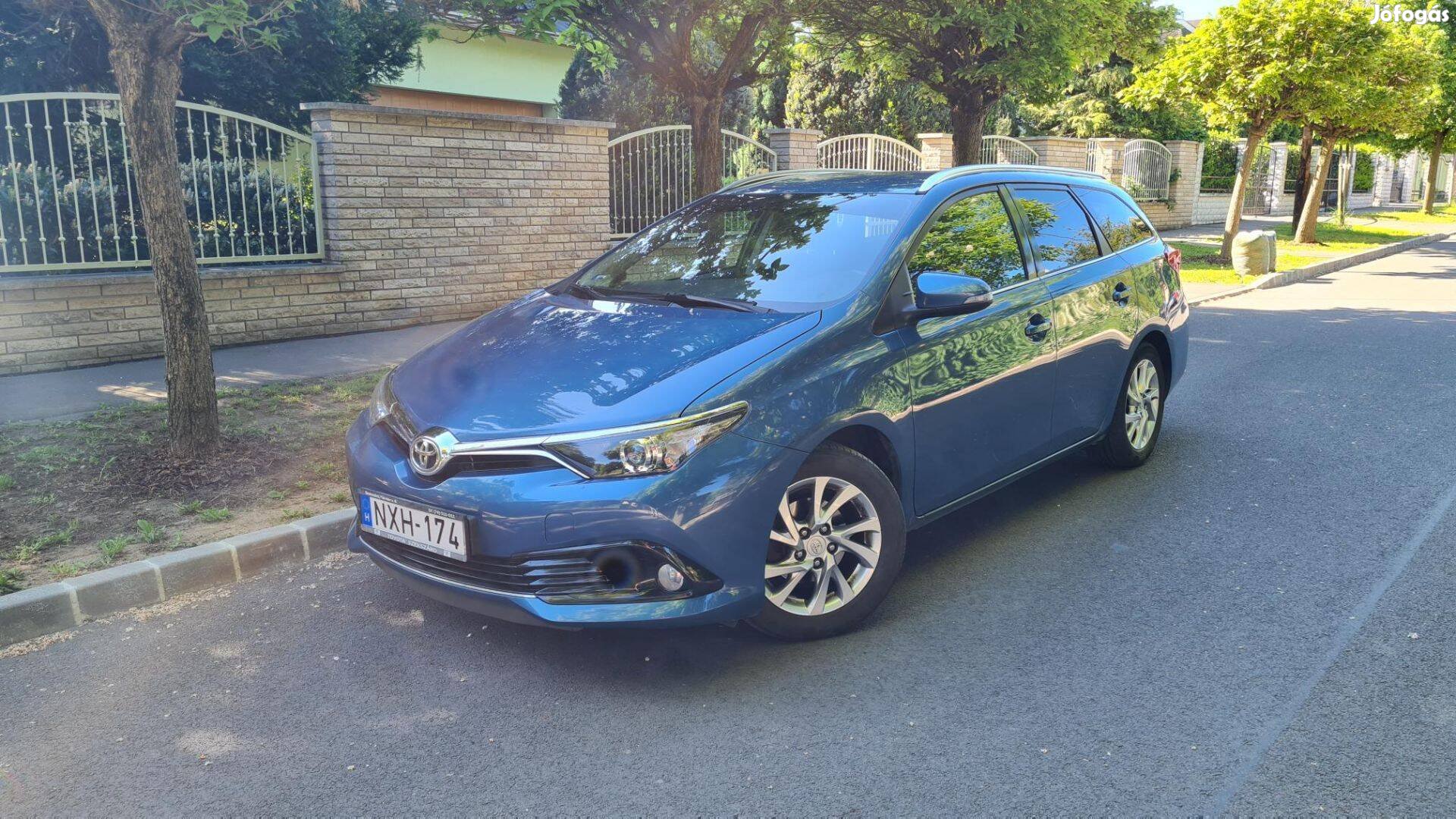 Eladó Toyota Auris 1.6 Kombi Activ Trend Vonóhorog+szürke rendszám