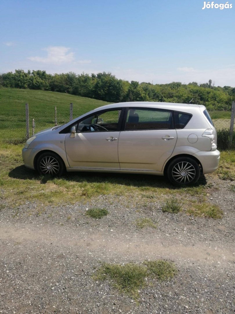 Eladó Toyota Corolla Verso 2.2 D4D