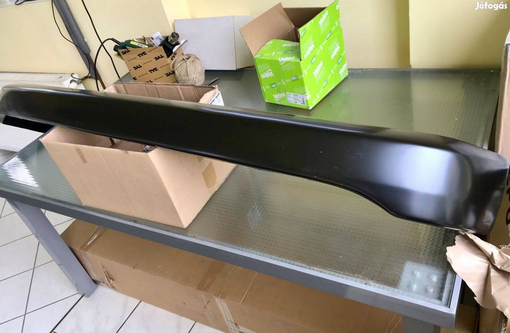 Eladó Toyota Hilux 2001-2005 alkatrész, új első lökhárító felső fém