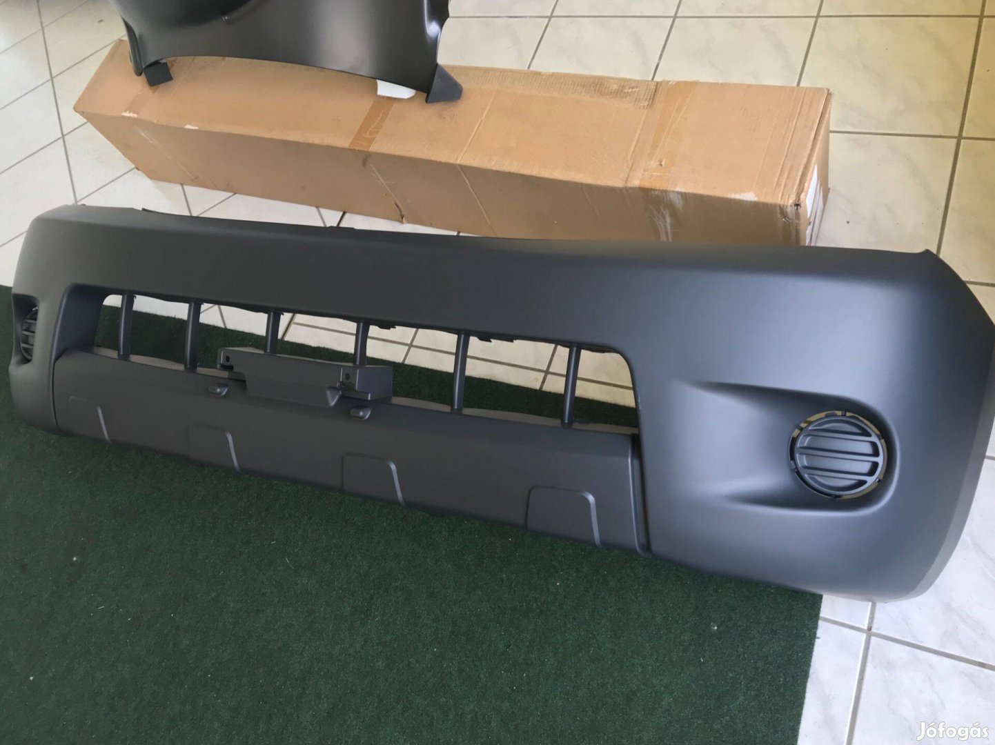 Eladó Toyota Hilux 2005-2008 alkatrészek, új első lökhárító
