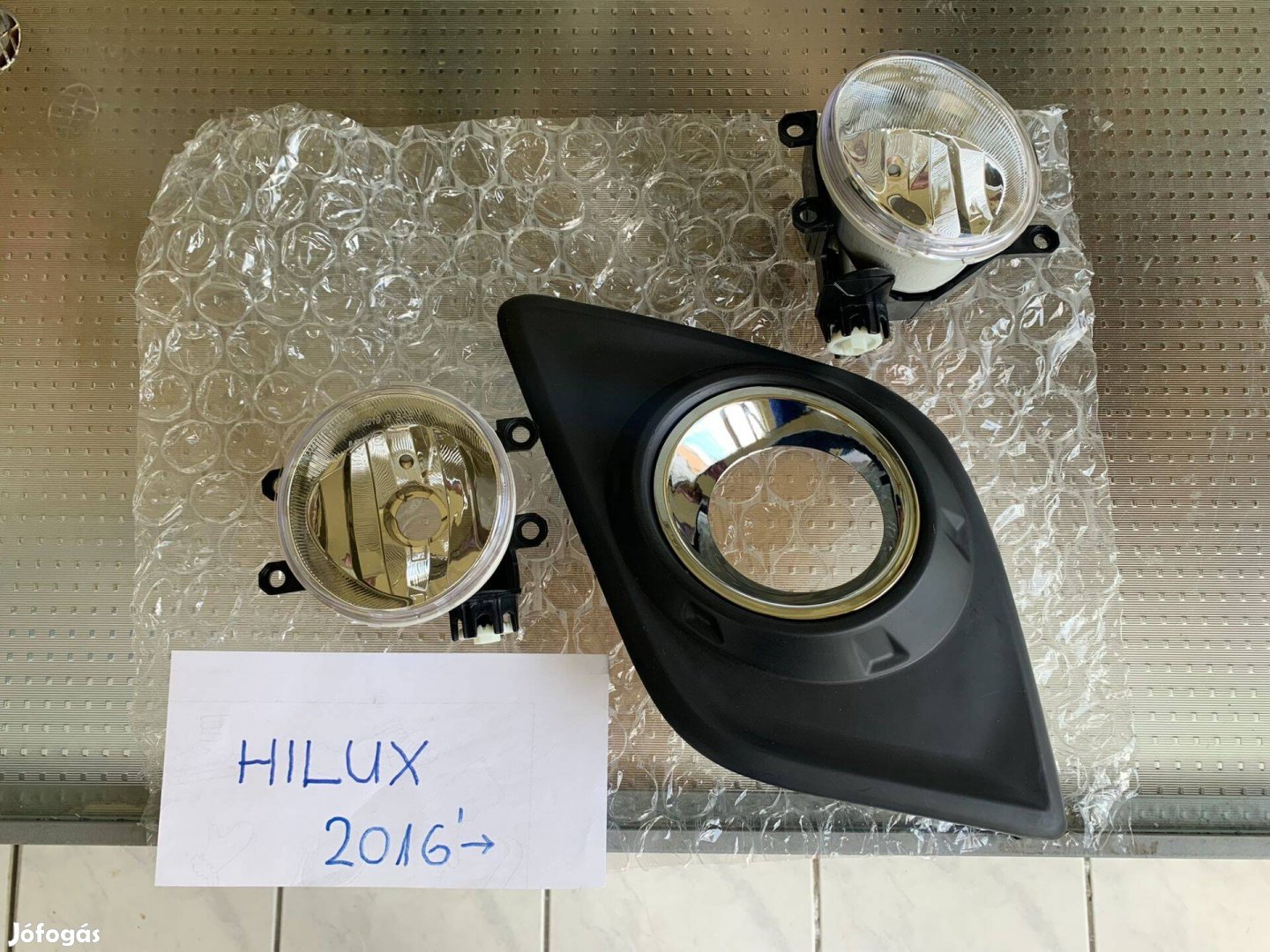Eladó Toyota Hilux 2016-2021 alkatrészek, új ködfényszóró lámpa