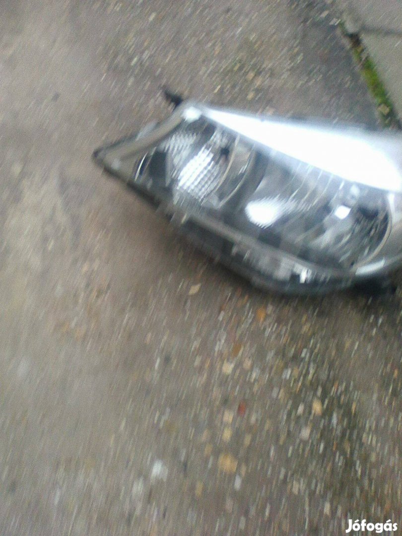 Eladó Toyota Yaris Lámpa