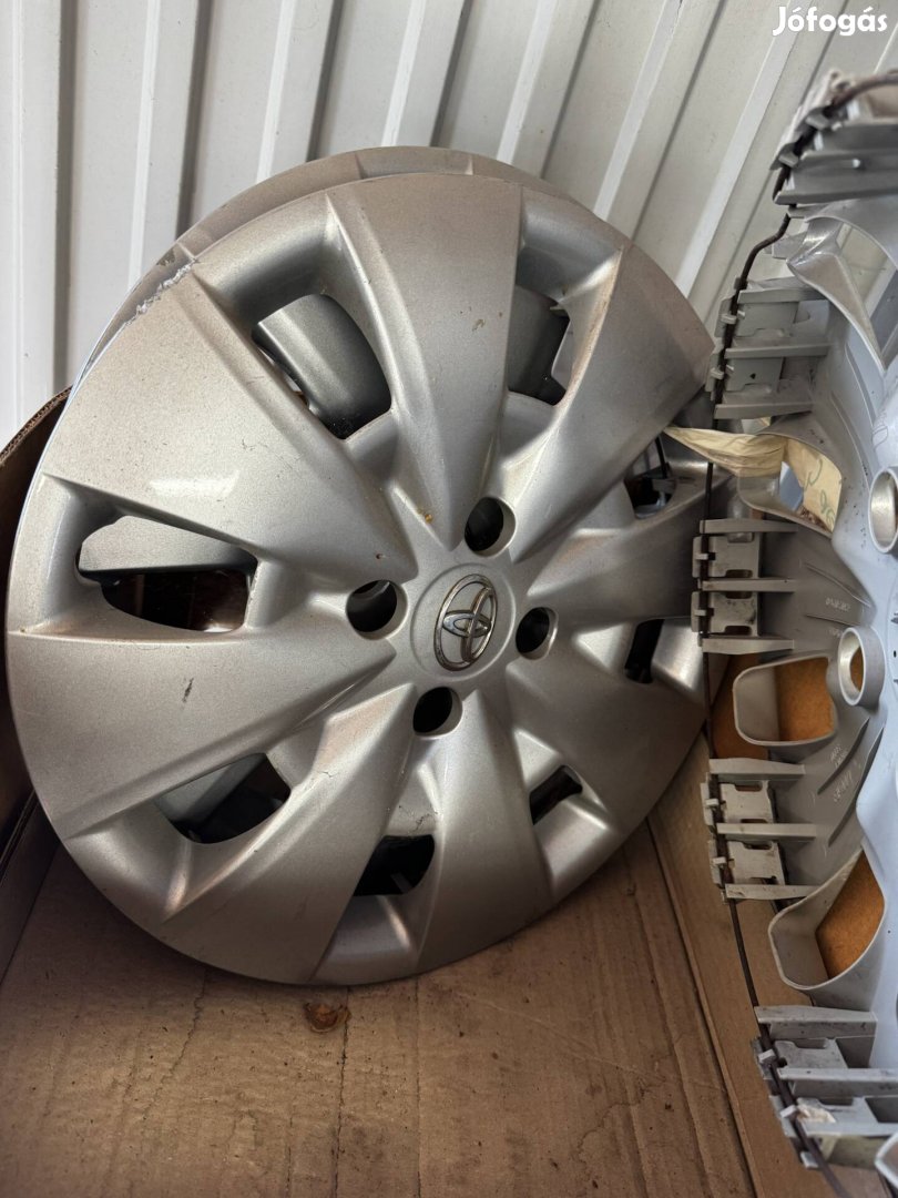 Eladó Toyota dísztárcsák