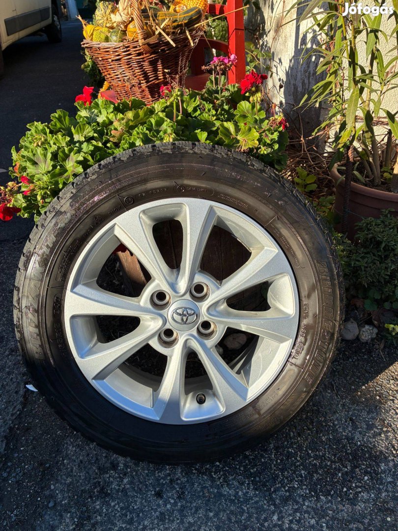 Eladó Toyota gyári 15" kerékgarnitúra(felni+gumi+tpms érzékelő)