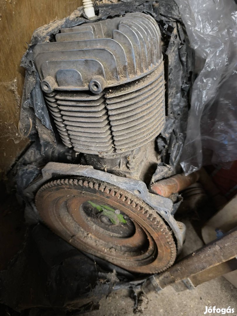 Elado Traban motor ( számlával)