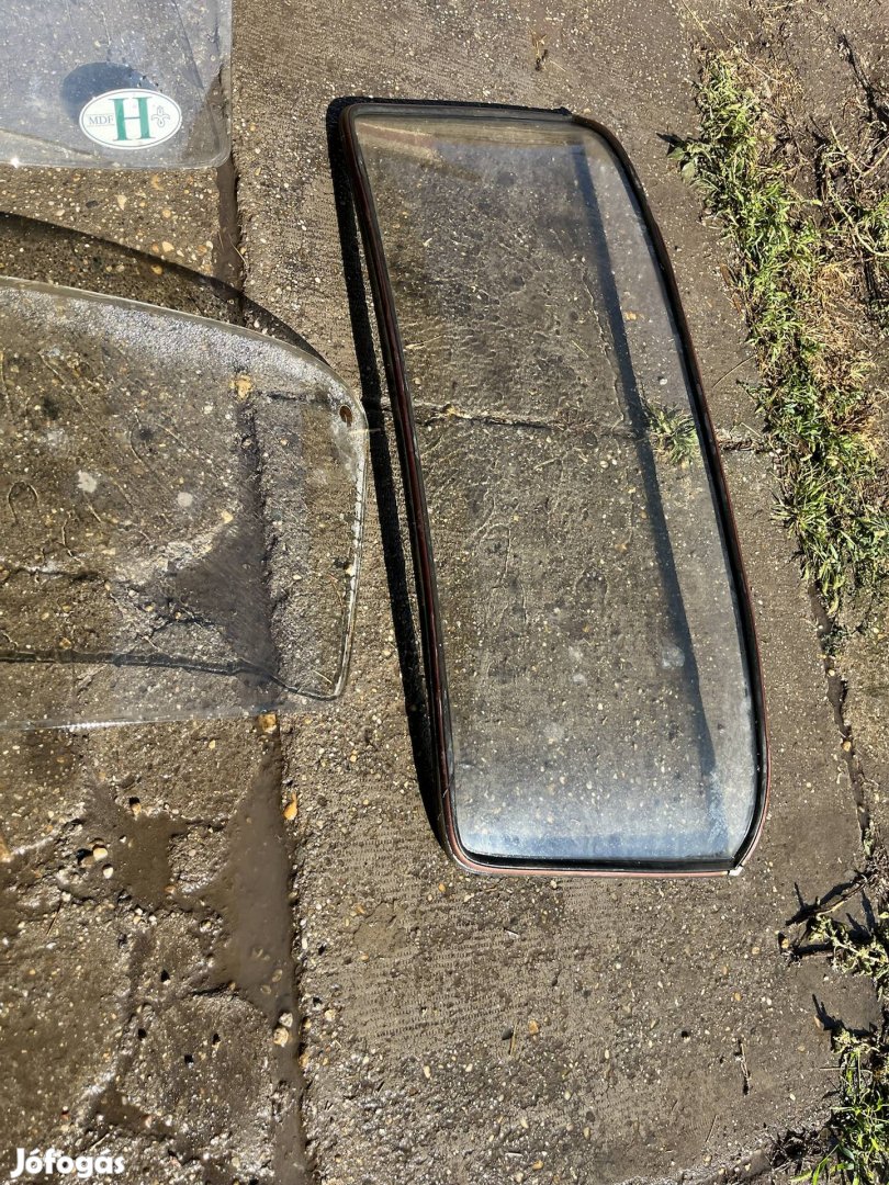 Eladó Trabant vagy Lada szélvédő