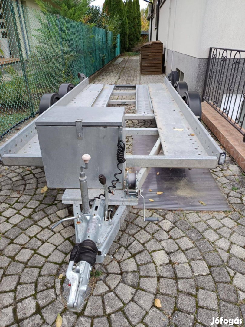 Eladó Trailer (2014)