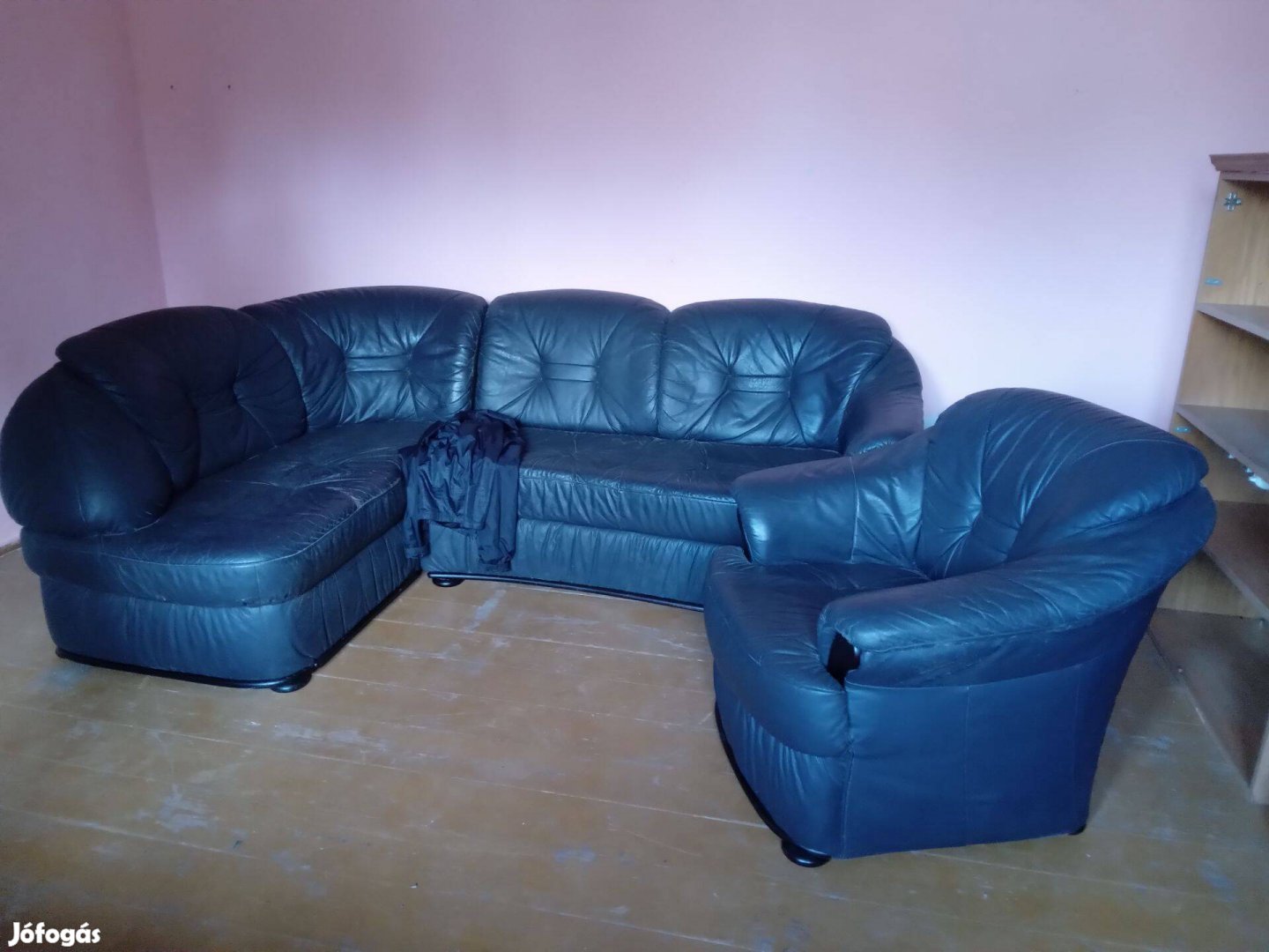 Eladó Tutto Mobilli és egyéb bútorok