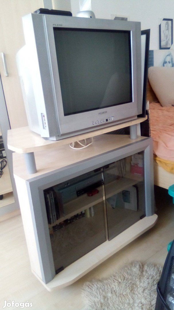 Eladó Tv álvánnyal