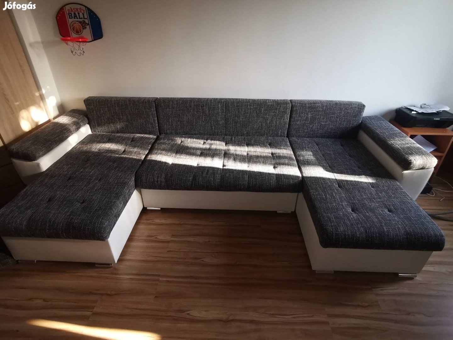 Eladó U alakú ágyazható kanapé.