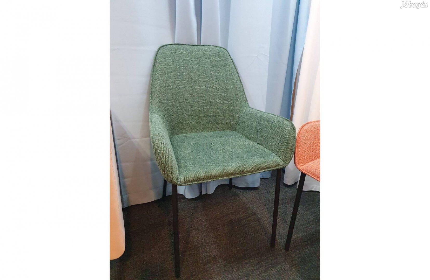 Eladó Új Linnea kárpitozott design székek