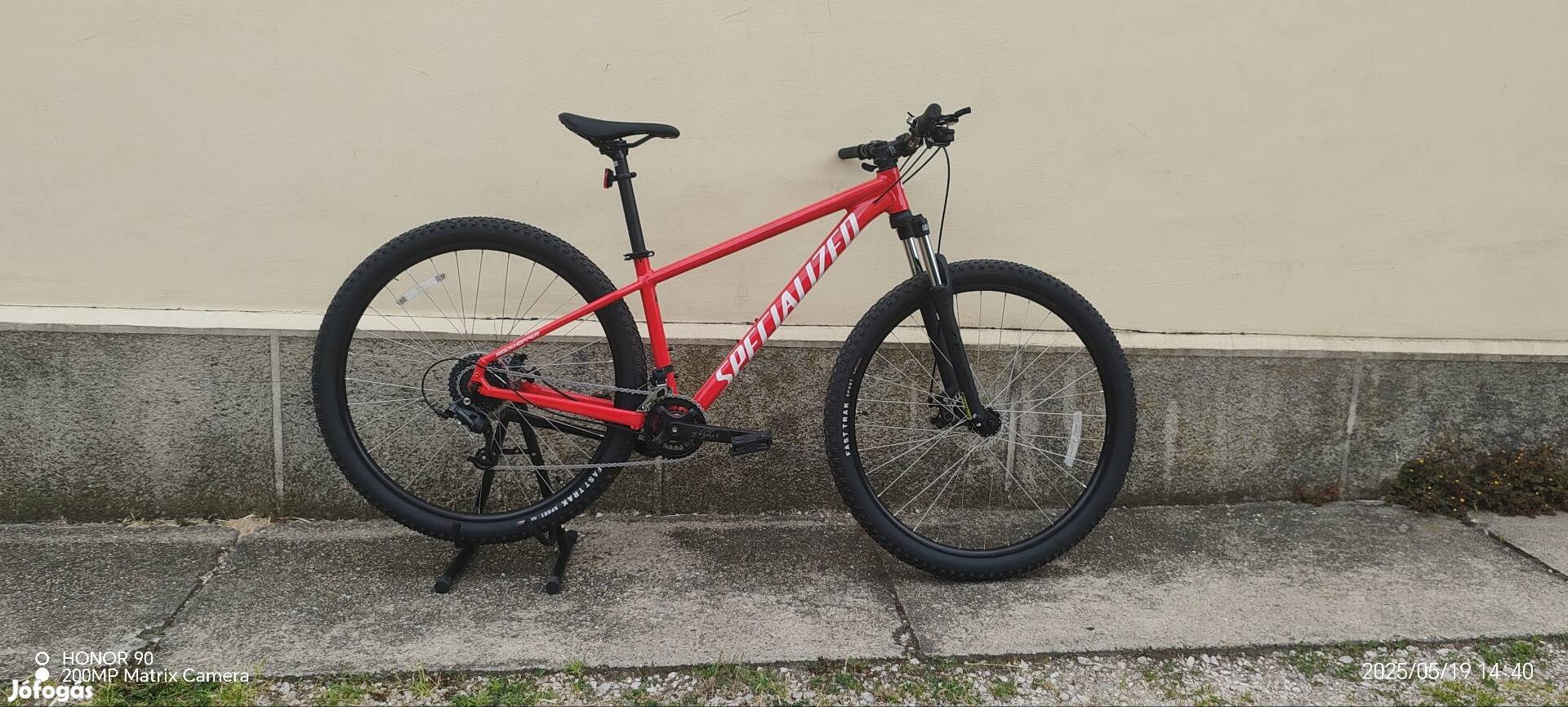 Eladó Új Specialized Rockhopper 29-es aluvázas mtb kerékpár. 