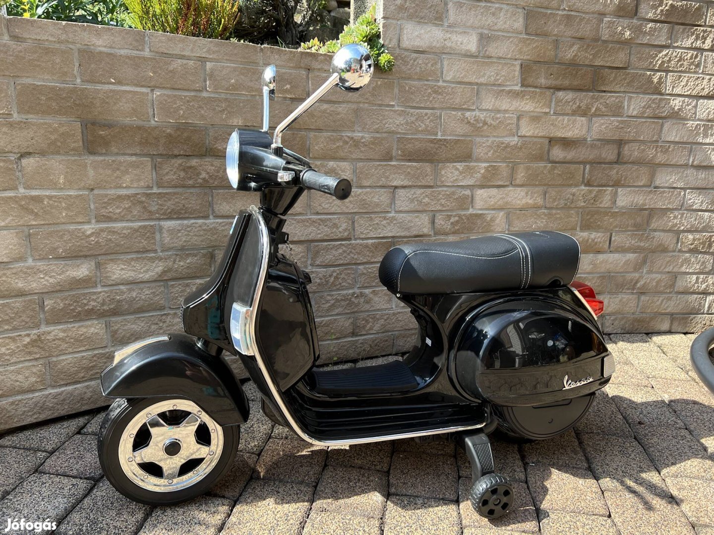 Eladó Új Vespa kismotor